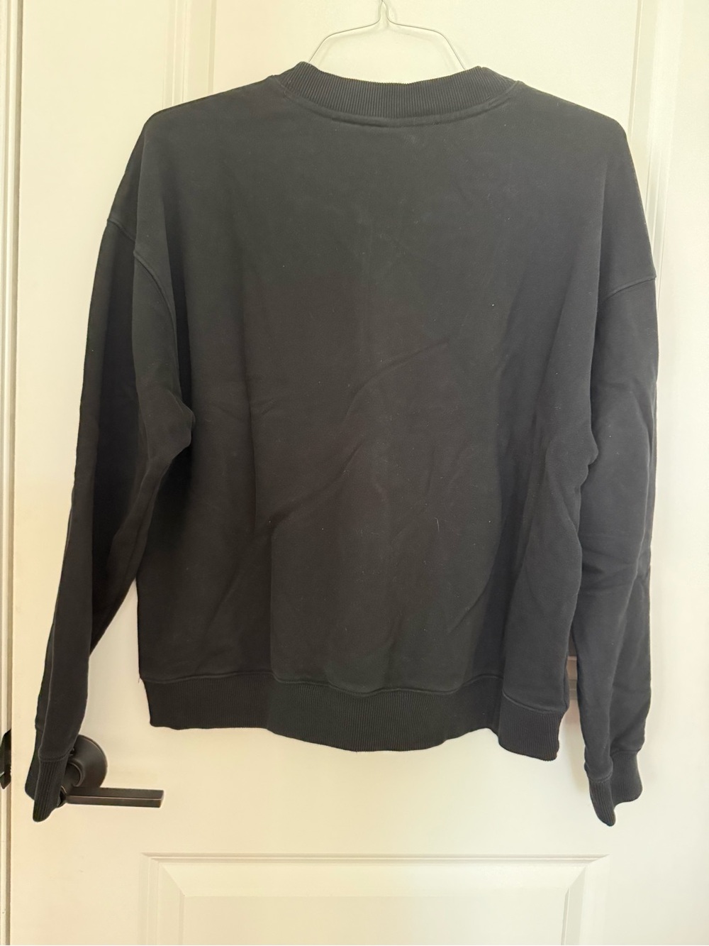 Vuori women’s Black Crewneck Sweatshirt - Picture 2 of 3